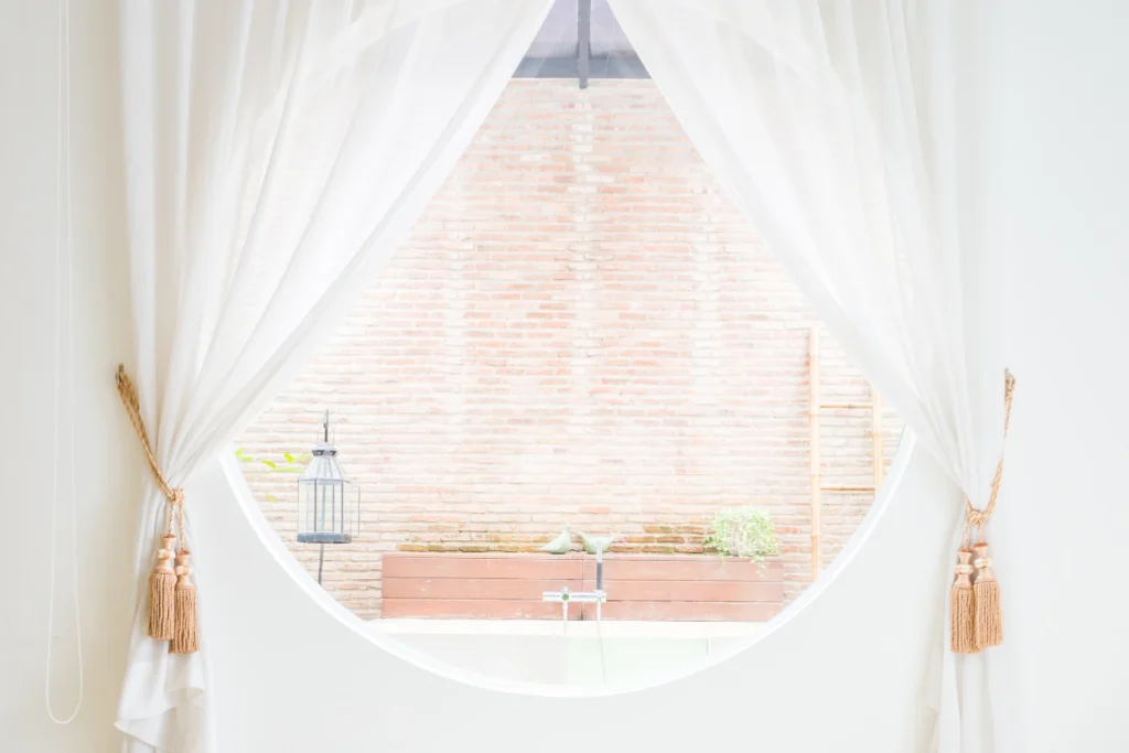 Cortinajes Velo Suizo para combinar con otras cortinas